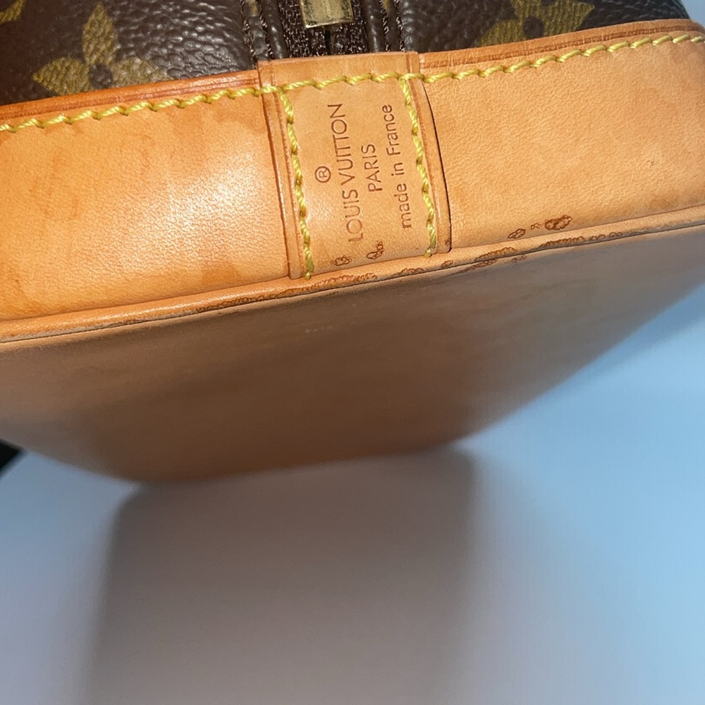 Louis Vuitton Alma Monogram - Picture 5 of 16